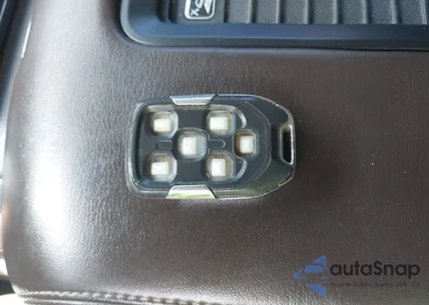 2016 Chevrolet Suburban Ltz z USA, uszkodzony, nr VIN 1GNSCJKC7GR258686